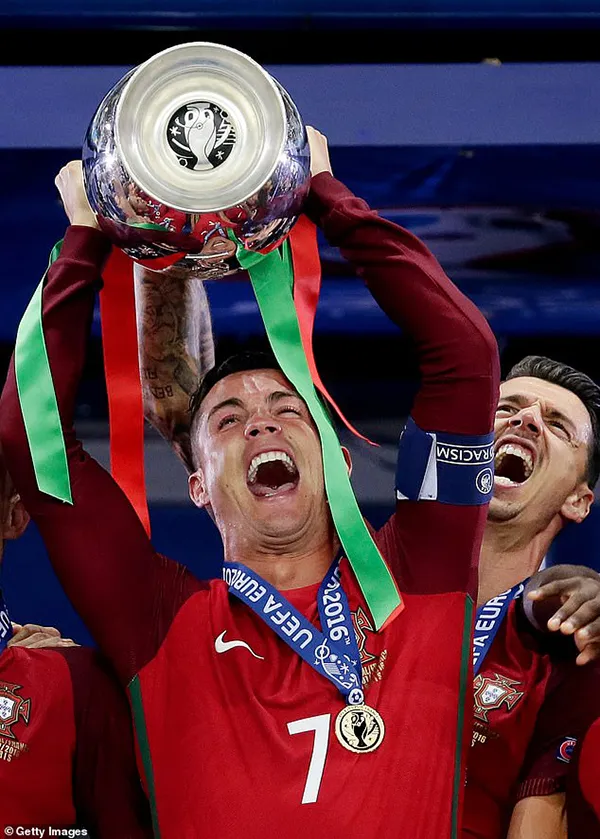 Ronaldo đã vô địch Euro và Nations League cùng tuyển Bồ Đào Nha. ẢNH: GETTY ronaldo-bo-dao-nha.jpg