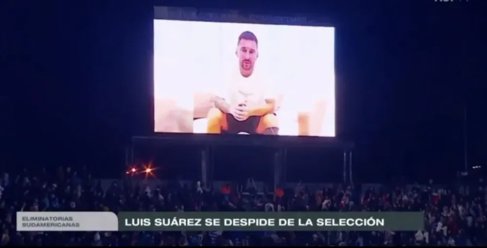 Messi gửi tin nhắn video cho Suarez. ẢNH: AUFTV messi-gui-tin-nhan-suarez.png