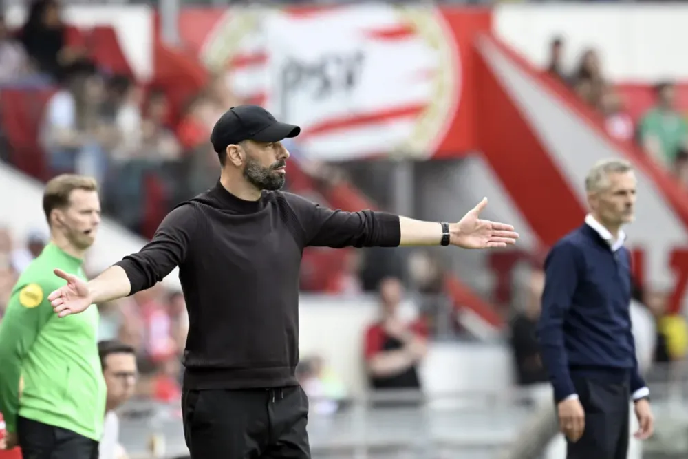 Dẫn dắt PSV rất thành công, Van Nistelrooy được ủng hộ thay thế Ten Hag tại MU. ẢNH: GETTY Van Nistelrooy được ủng hộ thay thế Ten Hag,MU