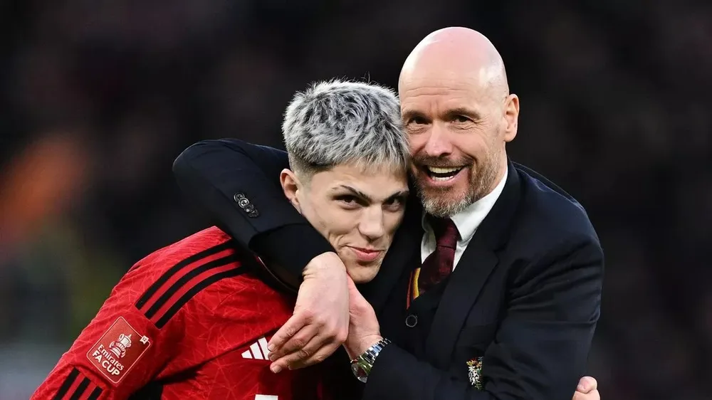 Garnacho gây chiến với Ten Hag vì thích bài đăng về Ronaldo và có nguy cơ ngồi dự bị ở MU. ẢNH: GETTY thích bài đăng về Ronaldo