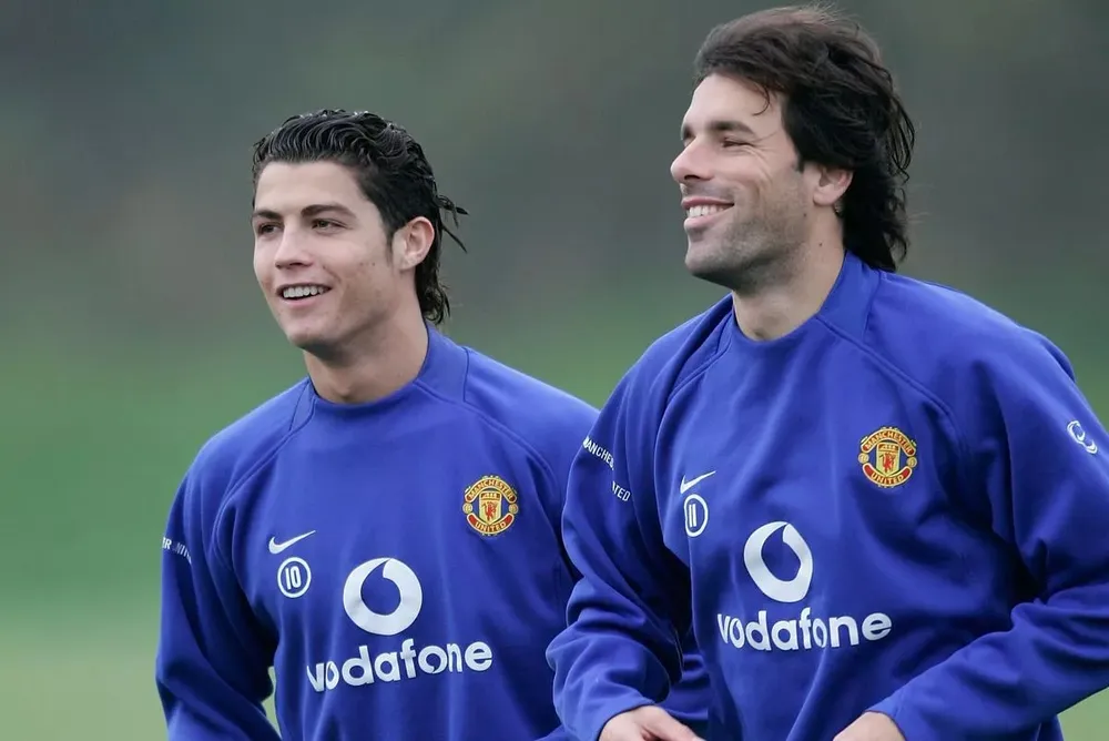 Ronaldo và Nistelrooy thời còn là đồng đội của nhau tại Manchester United. ẢNH: GETTY mu-Nistelrooy-ronaldo.jpg