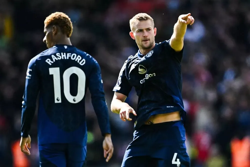 De Ligt ăn mừng bàn thắng mở tỉ số cho Manchester United. ẢNH: GETTY mu-de-ligt.jpg