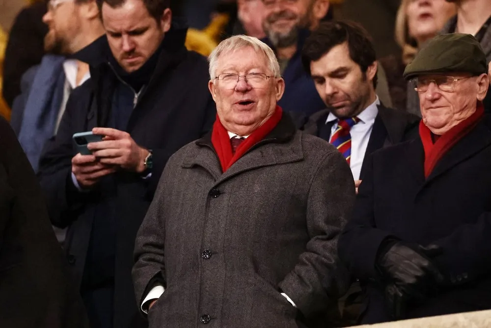 Sir Alex Ferguson gọi điện chúc mừng Steve Bruce nhưng cựu đội trưởng MU này không bắt máy vì không biết đó là ông thầy cũ. ẢNH: GETTY Sir Alex Ferguson,MU