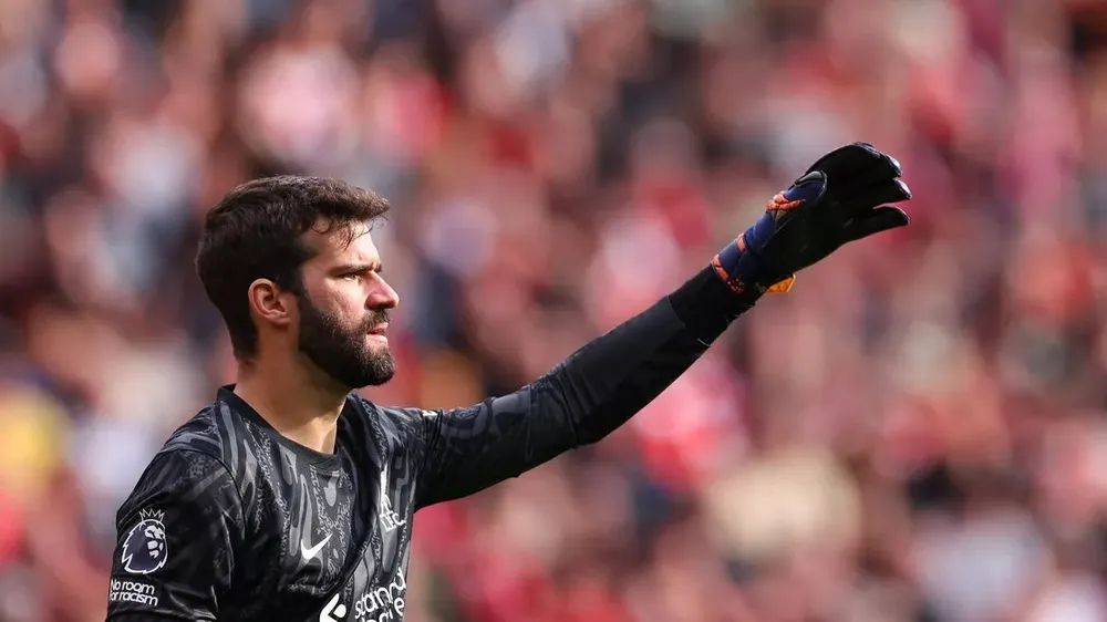Ngôi sao của Liverpool Alisson chỉ trích giới lãnh đạo bóng đá vắt kiệt sức các cầu thủ. ẢNH: GETTY ngôi sao của Liverpool