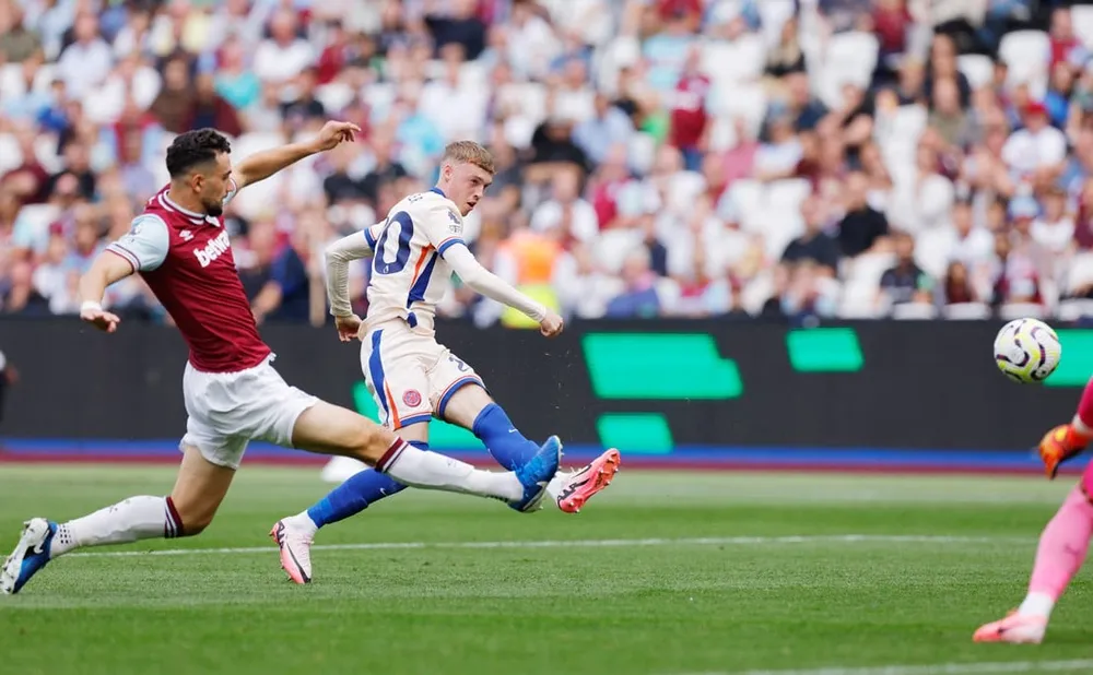 Cole Palmer ấn định chiến thắng 3-0 cho Chelsea bằng cú sút uy lực. Ảnh: Getty IMG_9845.jpeg