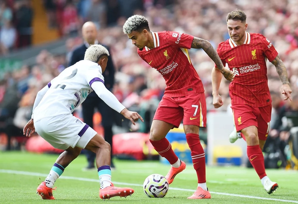 Liverpool tạm leo lên vị trí nhất bảng xếp hạng sau chiến thắng 3-0 Bournemouth. Ảnh: Getty IMG_9849.jpeg