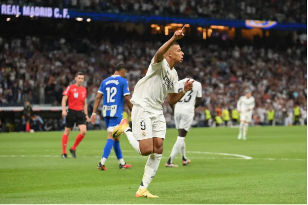Mbappe tiếp tục phong độ thăng hoa giúp Real Madrid rút ngắn cách biệt với Barca. Ảnh: GETTY Real Madrid rút ngắn cách biệt với Barca