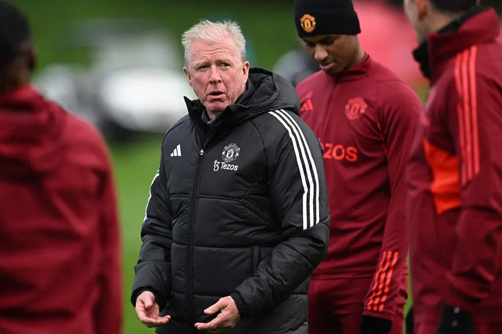 Steve McLaren làm trợ lý HLV cho Sir Alex Ferguson và Erik ten Hag tại MU. ẢNH: GETTY mu-mclaren.jpg