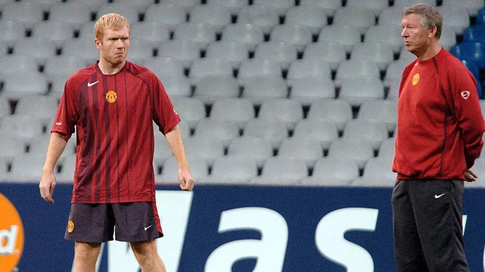 Paul Scholes đặt giả thuyết, Sir Alex Ferguson đẩy Stam ra đi vì cho rằng trung vệ người Hà Lan không còn chơi đỉnh cao lâu nữa. ẢNH: GETTY Sir Alex Ferguson,Stam,MU,Scholes