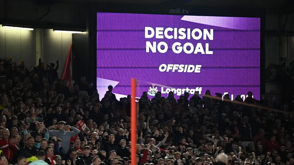 Premier League vẫn chưa thể triển khai công nghệ việt vị bán tự động. ẢNH: GETTY premier-league-saot-viet-vi-ban-tu-dong.jpg