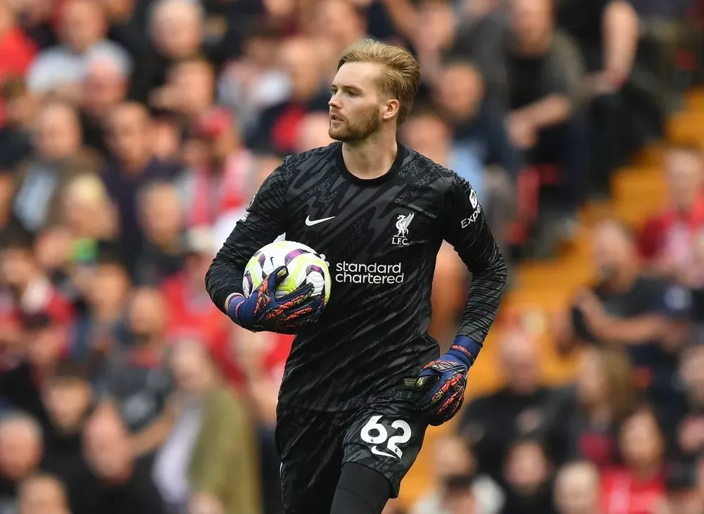 Caoimhin Kellehe chơi rất tốt trong những trận bắt chính thay Alisson. ẢNH: GETTY Kelleher-liverpool.jpg