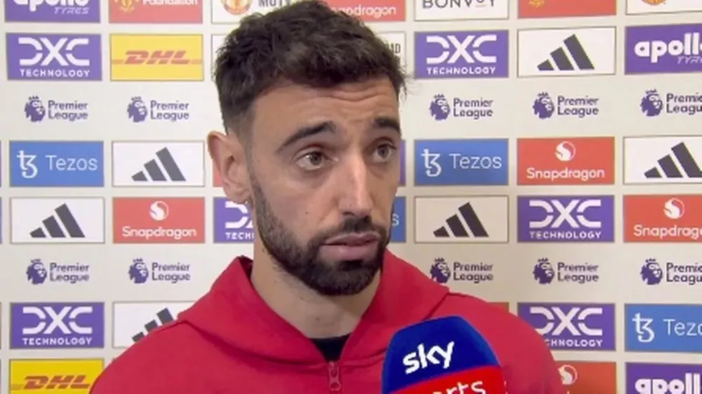 Bruno Fernandes nổi giận, phớt lờ quy định của Premier League khi trả lời phỏng vấn truyền thông. ẢNH: MIRROR bruno fernandes,phớt lờ quy định của Premier League