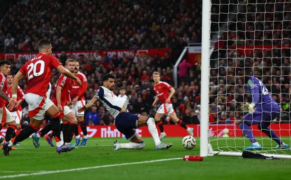 Hàng thủ chơi như mơ ngủ, MU thua tan nát tại nhà hát của những giấc mơ trước Tottenham. Ảnh: Getty IMG_9915.jpeg