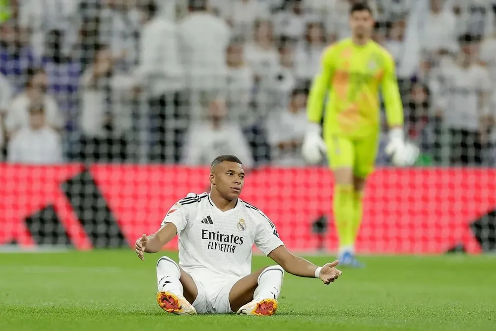 Mbappe dính chấn thương trong trận Real Madrid thắng Alaves 3-2. ẢNH: GETTY real-madrid-kylian-mbappe.jpg