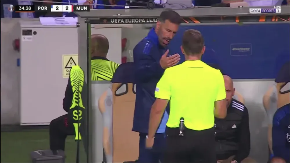 Phản ứng mỉa mai,mu,van Nistelrooy