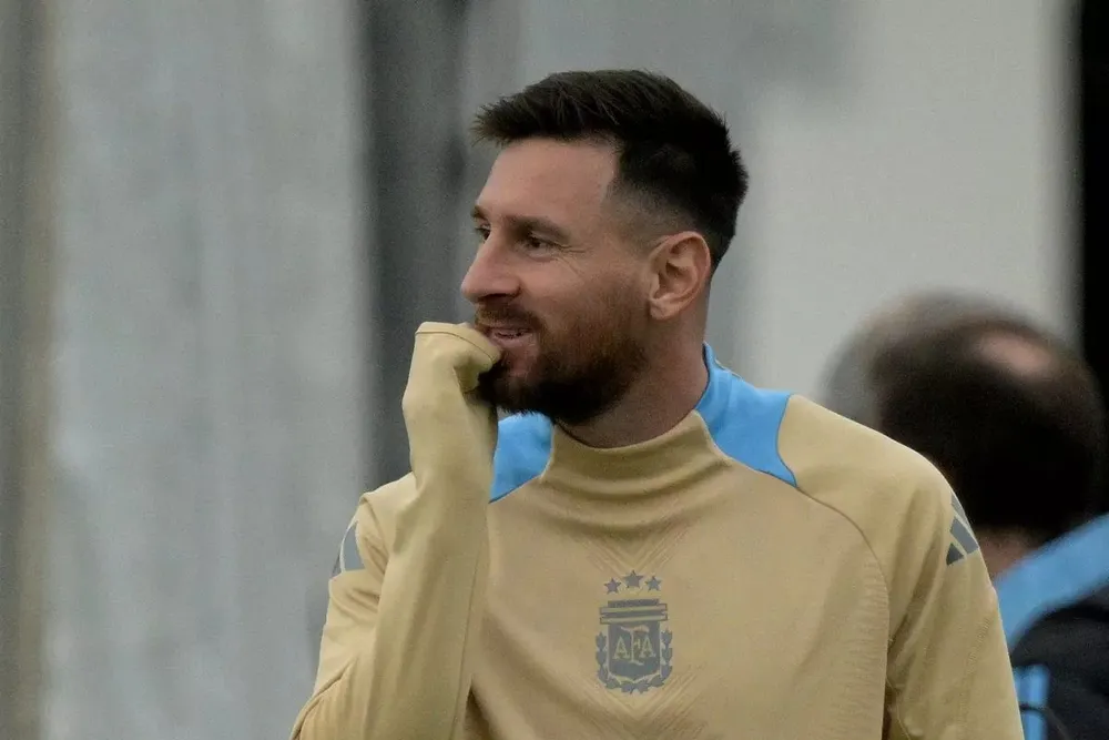 Messi vẫn đang tận hưởng những năm tháng ngắn ngủi còn lại trong sự nghiệp bóng đá. ẢNH: GETTY argentina-lionel-messi.jpg