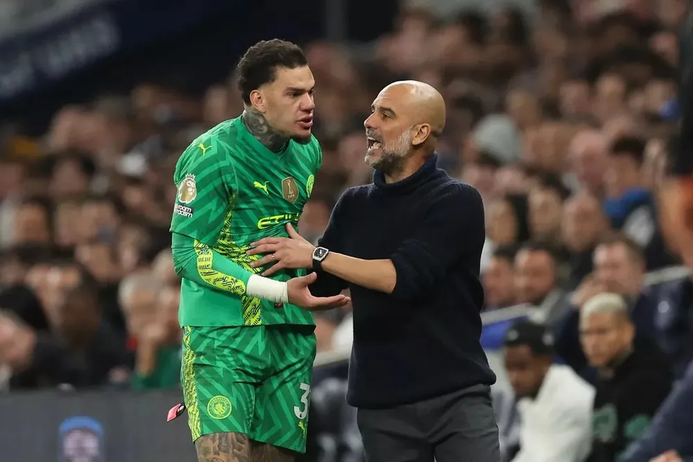 pep-guardiola-ederson-man-city.jpg