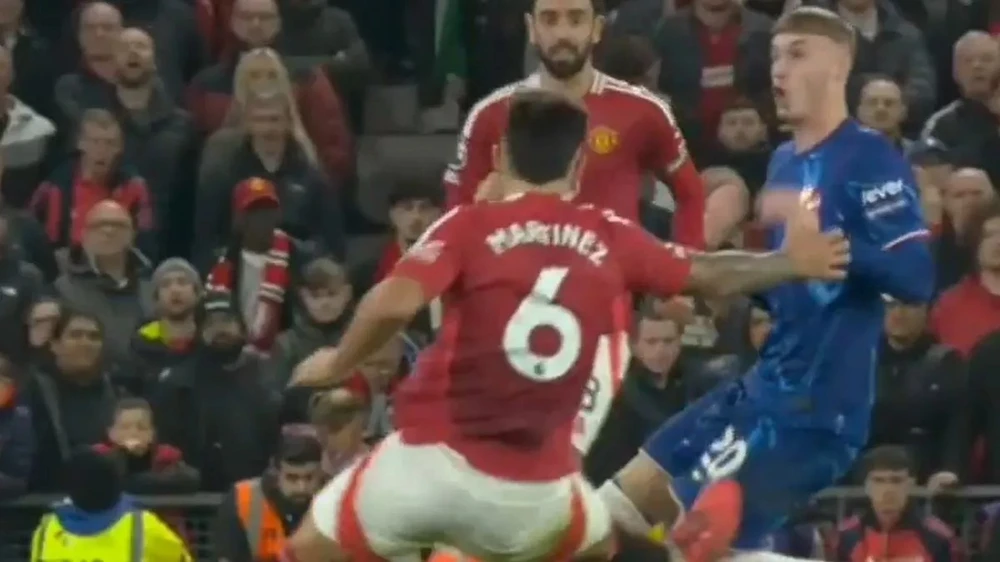 Premier League ra tuyên bố về việc siêu sao của MU thoát thẻ đỏ,MU