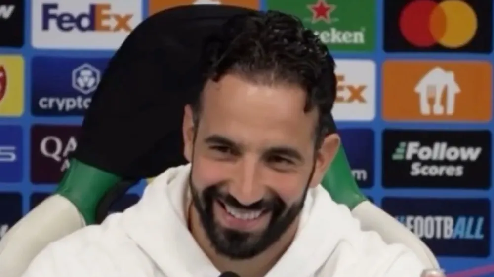 MU tức giận vì cách đối xử thù địch,MU,Amorim