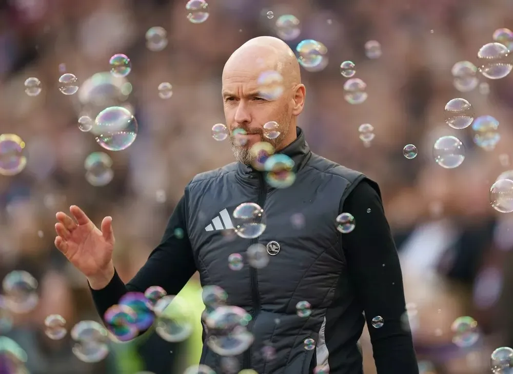 Ten Hag bị MU sa thải vì quả phạt đền sai lầm của trọng tài. ẢNH: GETTY Ten Hag bị MU sa thải,MU,TEN HAG
