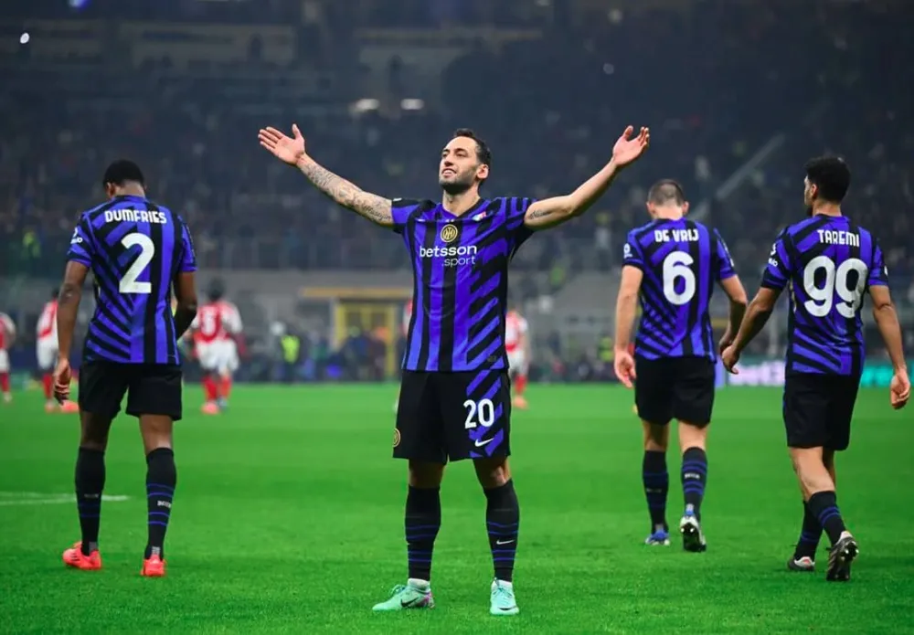 Calhanoglu ghi bàn duy nhất trên chấm 11m giúp Inter Milan có 3 điểm quý giá trước Arsenal. Ảnh: Reuters IMG_0313.jpeg
