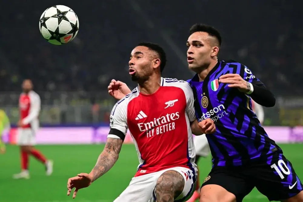 Hàng công Arsenal bế tắc trước lối chơi phòng ngự kỷ luật của Inter Milan. Ảnh: Reuters IMG_0315.jpeg
