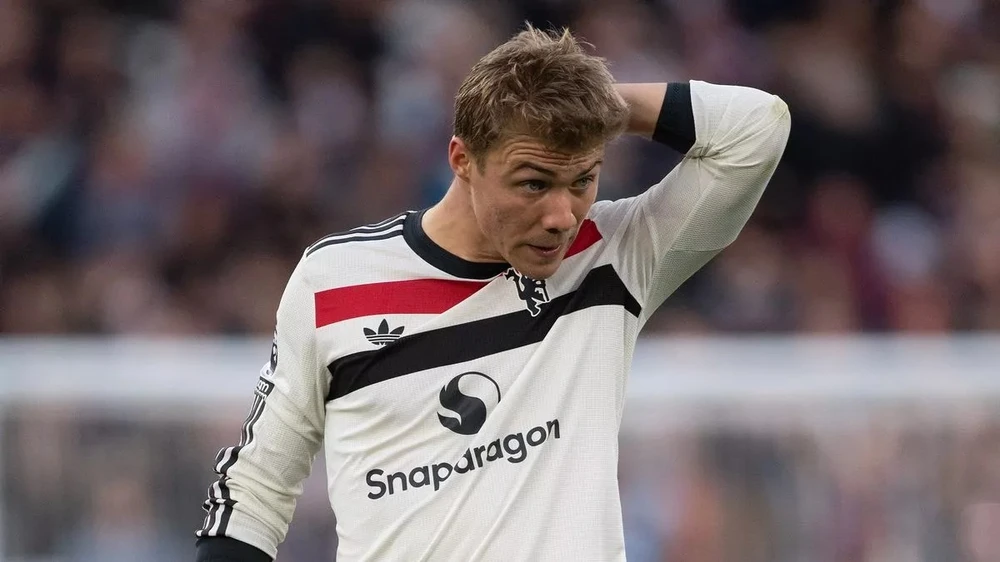 MU đối xử bất công với Hojlund,MU,Hojlund