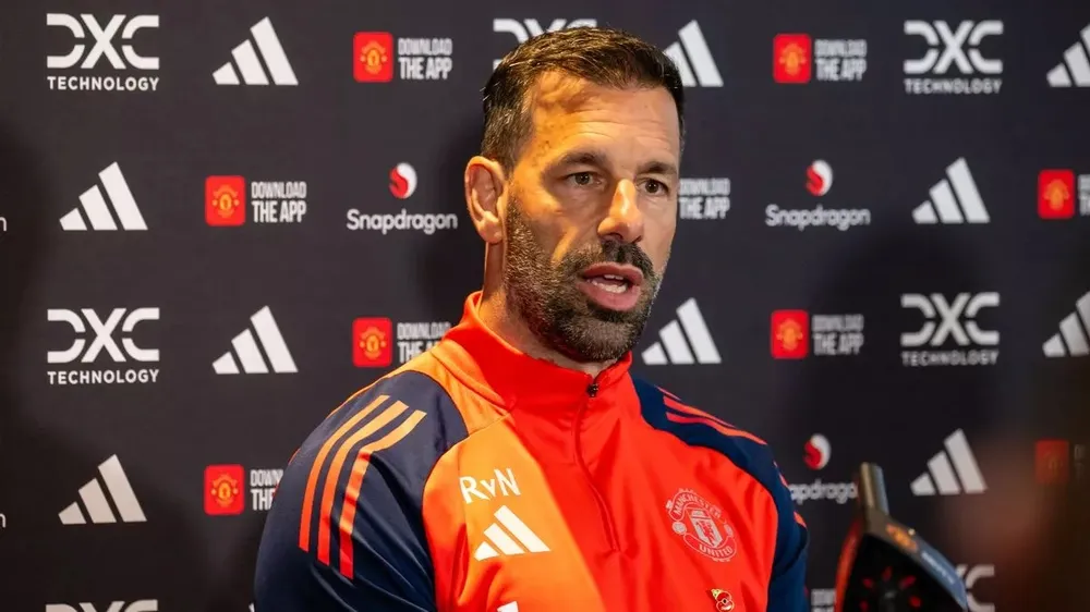 Van Nistelrooy tuyên bố muốn làm HLV trưởng MU trong tương lai. ẢNH: GETTY Van Nistelrooy tuyên bố muốn làm HLV trưởng MU,MU,Van Nistelrooy