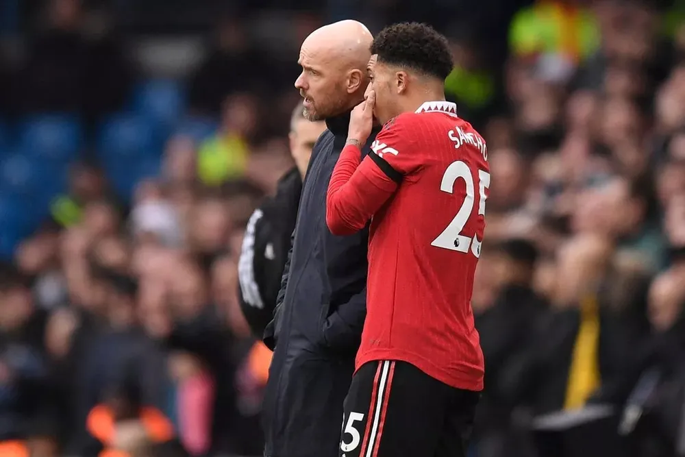 Ten Hag cãi nhau với 7 ngôi sao MU, trong đó Sancho là người thứ hai sau Ronaldo công khai bật lại Ten Hag. ẢNH: GETTY sancho-ten-hag-manchester-united.jpg