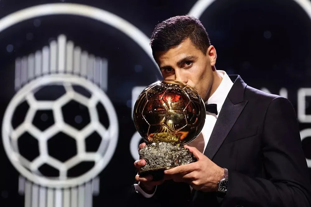 Rodri giành quả bóng vàng thế giới, sau đó Neymar đáp trả siêu sao được Real Madrid săn đón. ẢNH: GETTY rodri-vui-mung-khi-duoc-real-madrid-liên-he.jpg