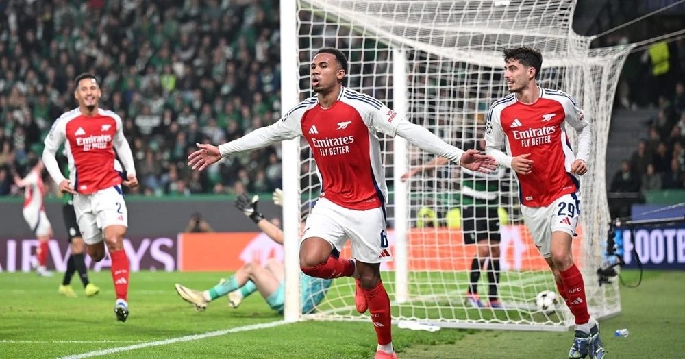 Arsenal hạ gục West Ham trong trận đấu kỳ lạ