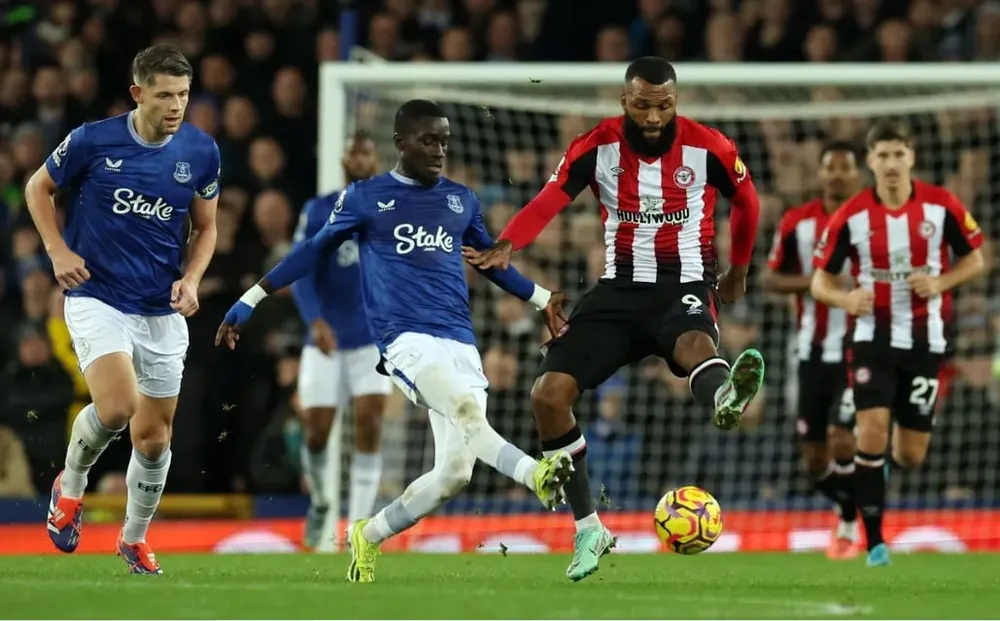 quá khó cho đội khách