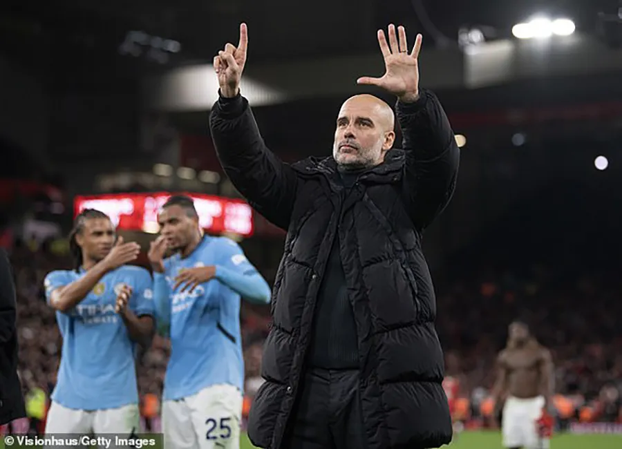 Pep Guardiola giơ 6 ngón tay,Pep Guardiola,Man City