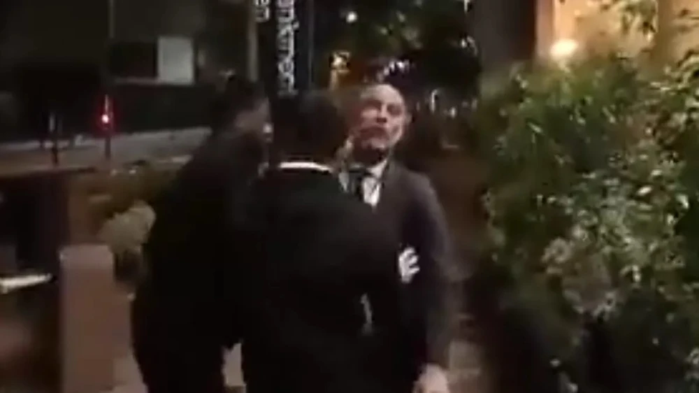 Pep Guardiola tức giận đối đầu với người đàn ông trên phố,PEP GUARDIOLA