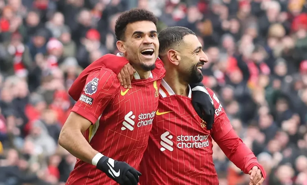 Liverpool tái lập khoảng cách với Arsenal