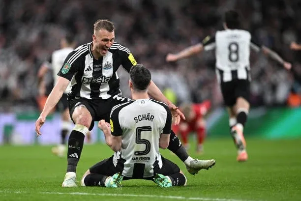 Newcastle vô địch Carabao Cup
