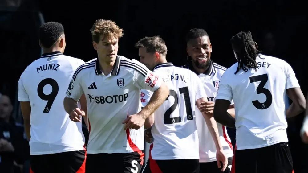 Fulham thi đấu thăng hoa khi ghi liên tiếp 3 bàn thắng vào lưới Liverpool trong hiệp 1. Ảnh: Getty fulham-premier-league.jpg