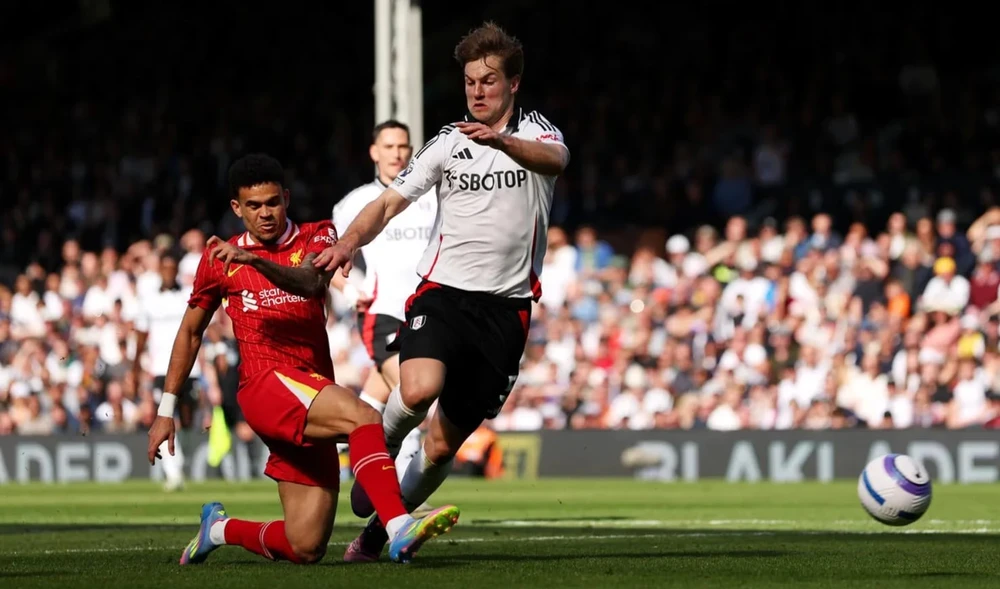 Luis Diaz thắp lên hi vọng với bàn gỡ 2-3 nhưng Liverpool thua sốc trước Fulham. Ảnh: Getty premier-league-liverpool.jpg
