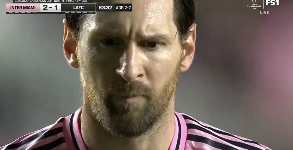 Biểu cảm của Messi khi thực hiện quả phạt đền quyết định. Ảnh: Chụp màn hình inter-miami-lionel-messi.png