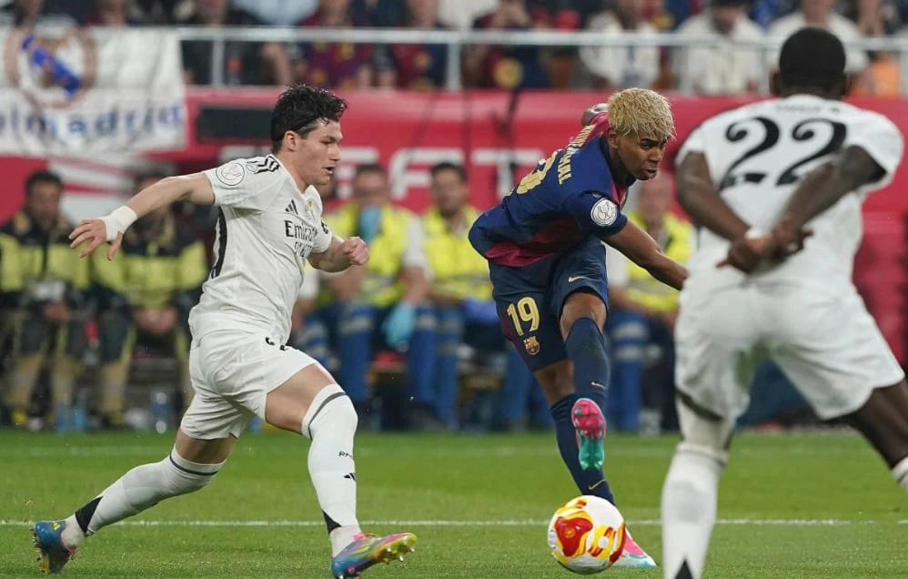 Hàng công Barcelona liên tiếp làm khổ hàng thủ Real. Ảnh: Getty att.OdI002JebG6eNsA6XCHfHAuMfGo3SiujVgvrf_5J1CM.jpeg