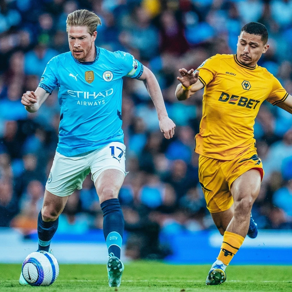 Wolves bất lực trước lối chơi kiểm soát bóng của Man City ở hiệp 2. Ảnh: MCFC Man City tiến gần đến mục tiêu dự Champions League