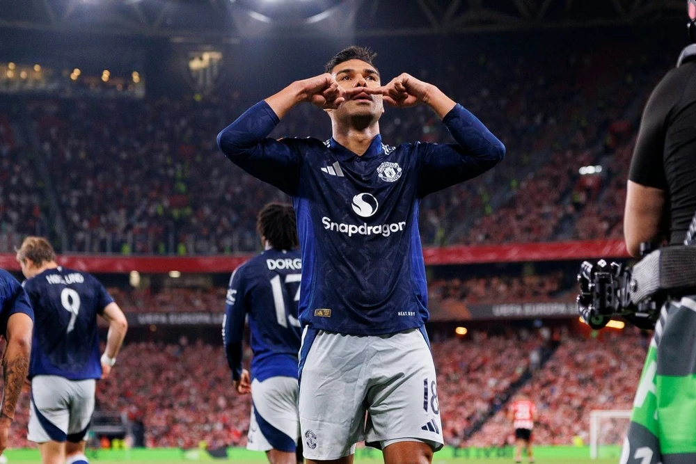 Casemiro sẽ được tăng lương bằng với Ronaldo trước đây nếu MU giành suất dự Champions League mùa tới. ẢNH: GETTY casemiro-mu.jpg