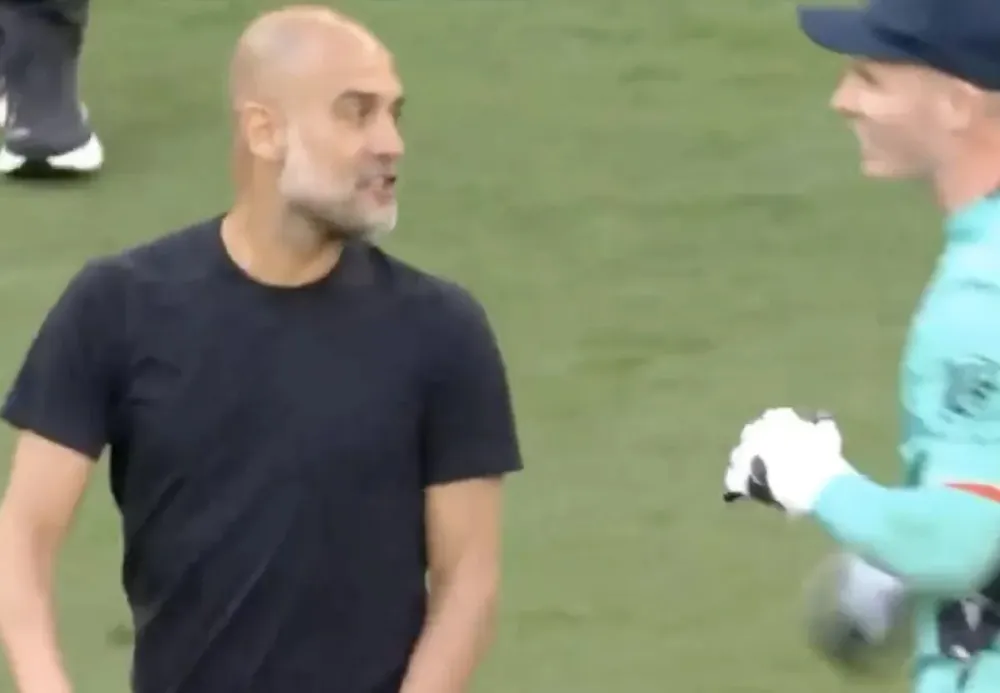 Henderson cãi vã dữ dội với Pep Guardiola. ẢNH: MIRROR cuu-sao-cua-mu-tiet-lo-cuoc-cai-va-du-doi-voi-pep-guardiola.jpg