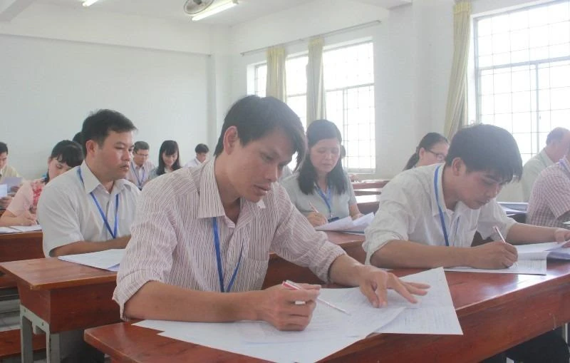 Giáo viên chấm thi phần lớn được mời từ các trường THPT và giáo viên của các trường đại học