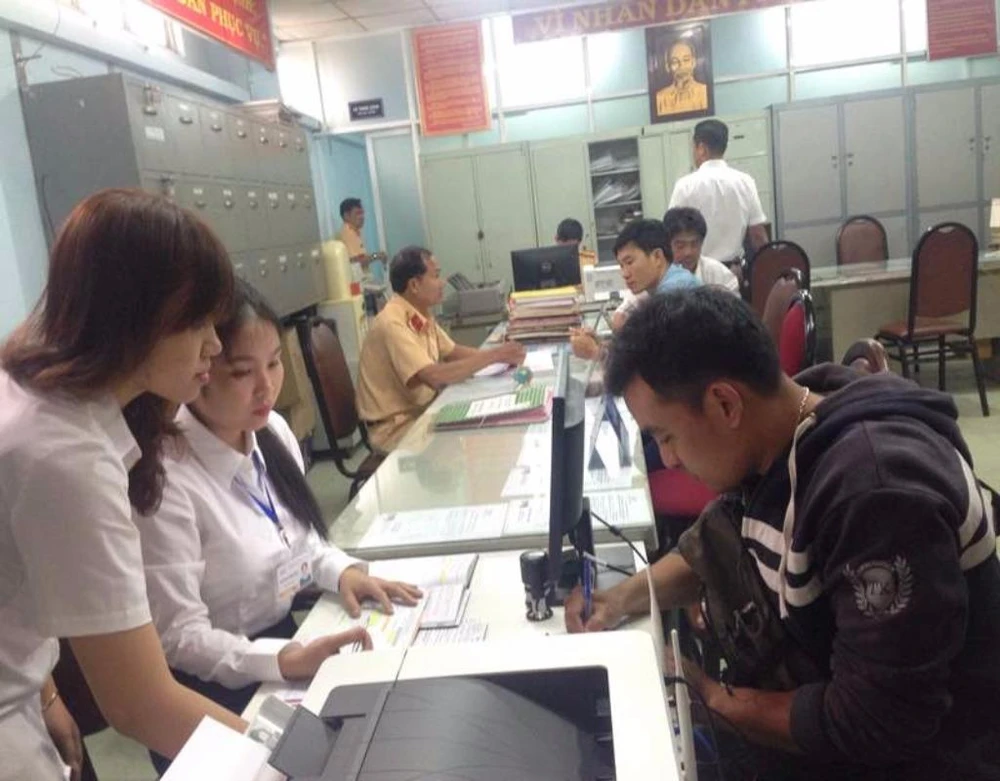 trao thẻ căn cước tận nhà