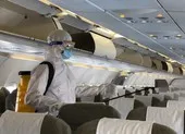Đón ở cửa rừng, xét nghiệm chuyên gia hang động người Anh ảnh 2 Cận cảnh khử trùng máy bay tại Tân Sơn Nhất