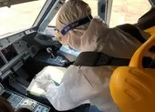 Dịch COVID: Phi hành đoàn được trang bị bảo hộ y tế đặc chủng