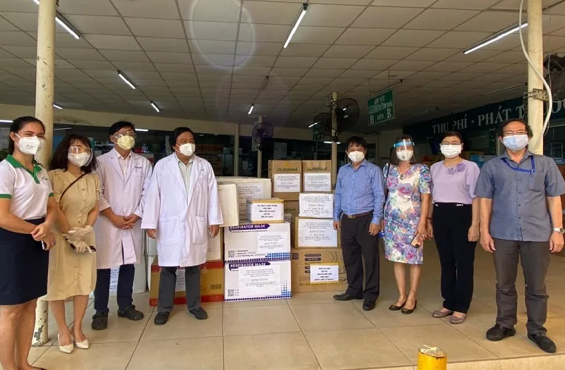 Cùng “tiếp nước” cho người tuyến đầu chống dịch ảnh 1 Cùng “tiếp nước” cho người tuyến đầu chống dịch ảnh 1