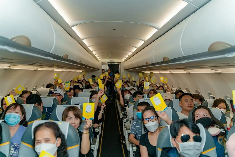 Hãng bay Vietravel Airlines tặng những tấm thiệp xinh xắn cho khách đi máy bay của hãng. Ảnh: VA Hãng bay Vietravel Airlines tặng những tấm thiệp xinh xắn cho khách đi máy bay của hãng. Ảnh: VA