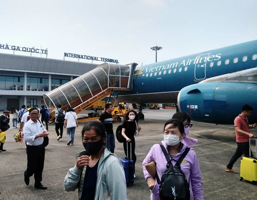 Nhiều đường bay dịp lễ 30-4, sắp tới có tỉ lệ lấp đầy ghế 70%. Ảnh: P.ĐIỀN Nhiều đường bay dịp lễ 30-4, sắp tới có tỉ lệ lấp đầy ghế 70%. Ảnh: P.ĐIỀN